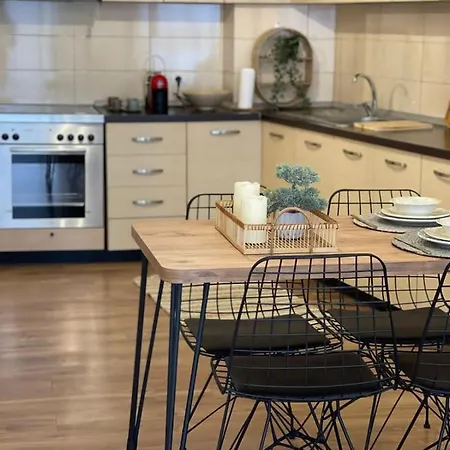 Mh Apartment, Free Parking, Flexible Check In アパート ティラナ